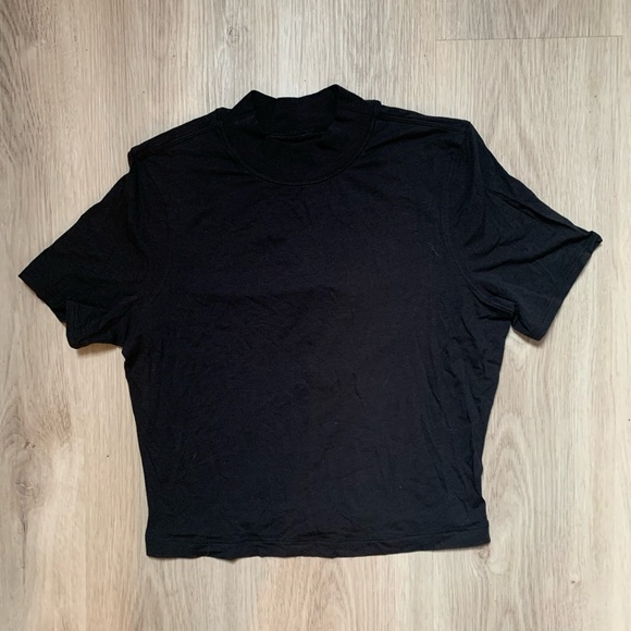 lululemon kitsilano mock neck tee - Picture 2 of 4